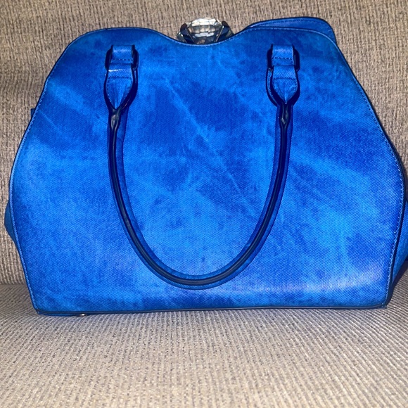 Traci Lynn Woman’s handbag. - Picture 3 of 4